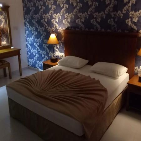 Garden Beach Hotel Калутара Екстер'єр фото