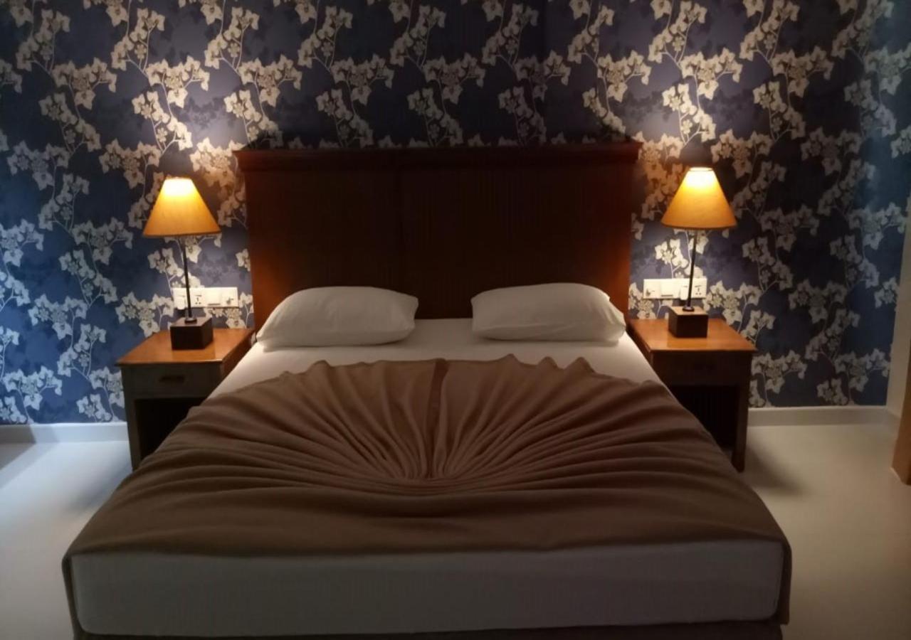 Garden Beach Hotel Калутара Екстер'єр фото