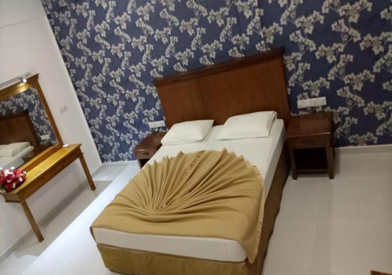 Garden Beach Hotel Калутара Екстер'єр фото