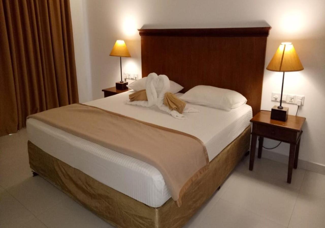 Garden Beach Hotel Калутара Екстер'єр фото