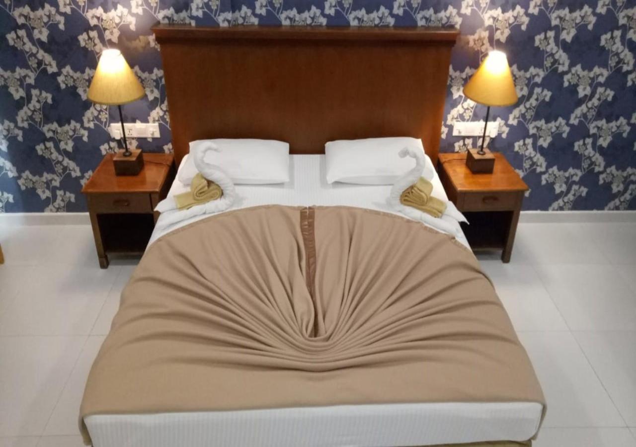 Garden Beach Hotel Калутара Екстер'єр фото