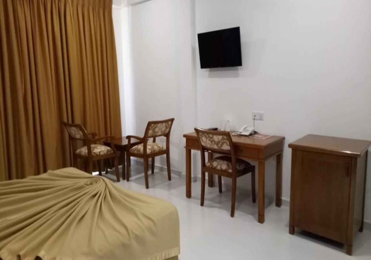 Garden Beach Hotel Калутара Екстер'єр фото