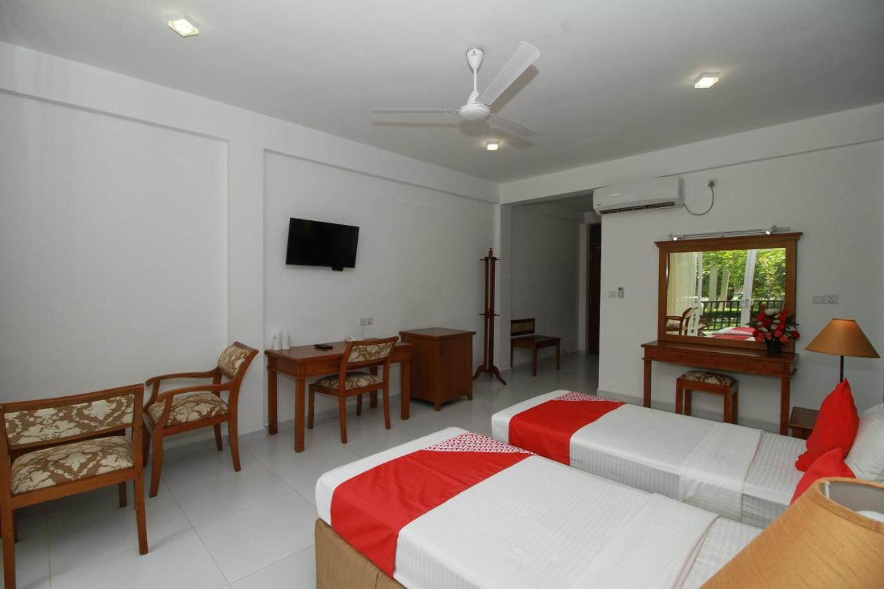 Garden Beach Hotel Калутара Екстер'єр фото