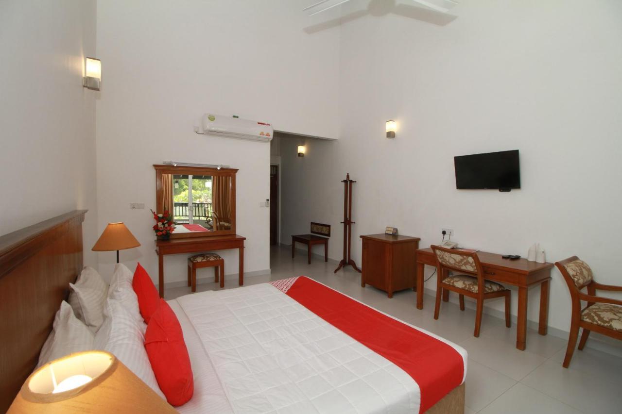 Garden Beach Hotel Калутара Екстер'єр фото